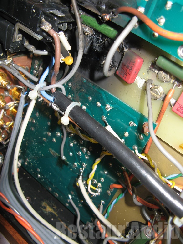 Amplificateur Audio Sculpture Majuscule