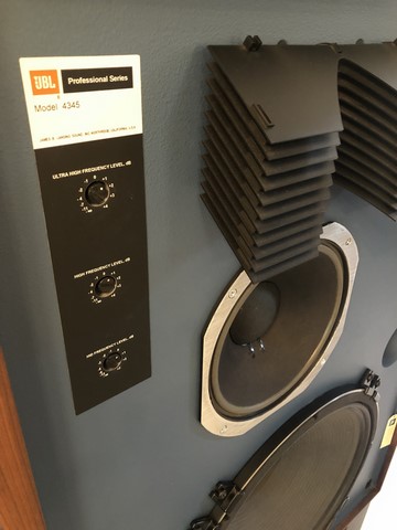 Enceintes JBL modèle 4345